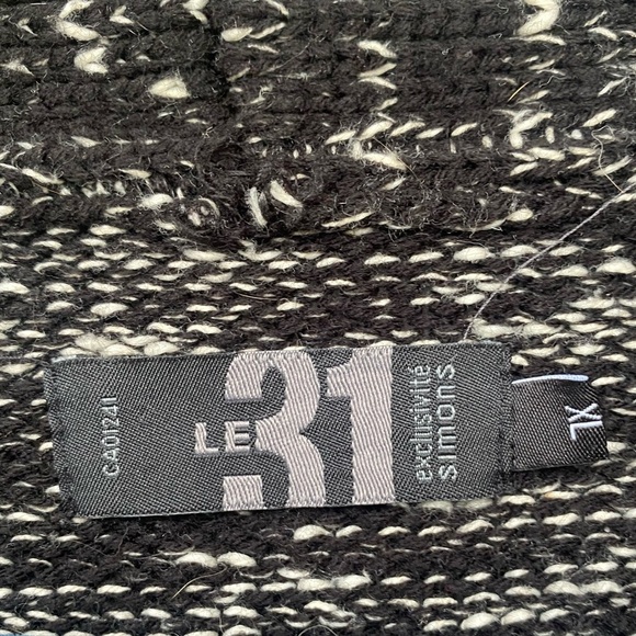 Simons Black and White Sweater Cardigan Size XL - Picture 5 of 5